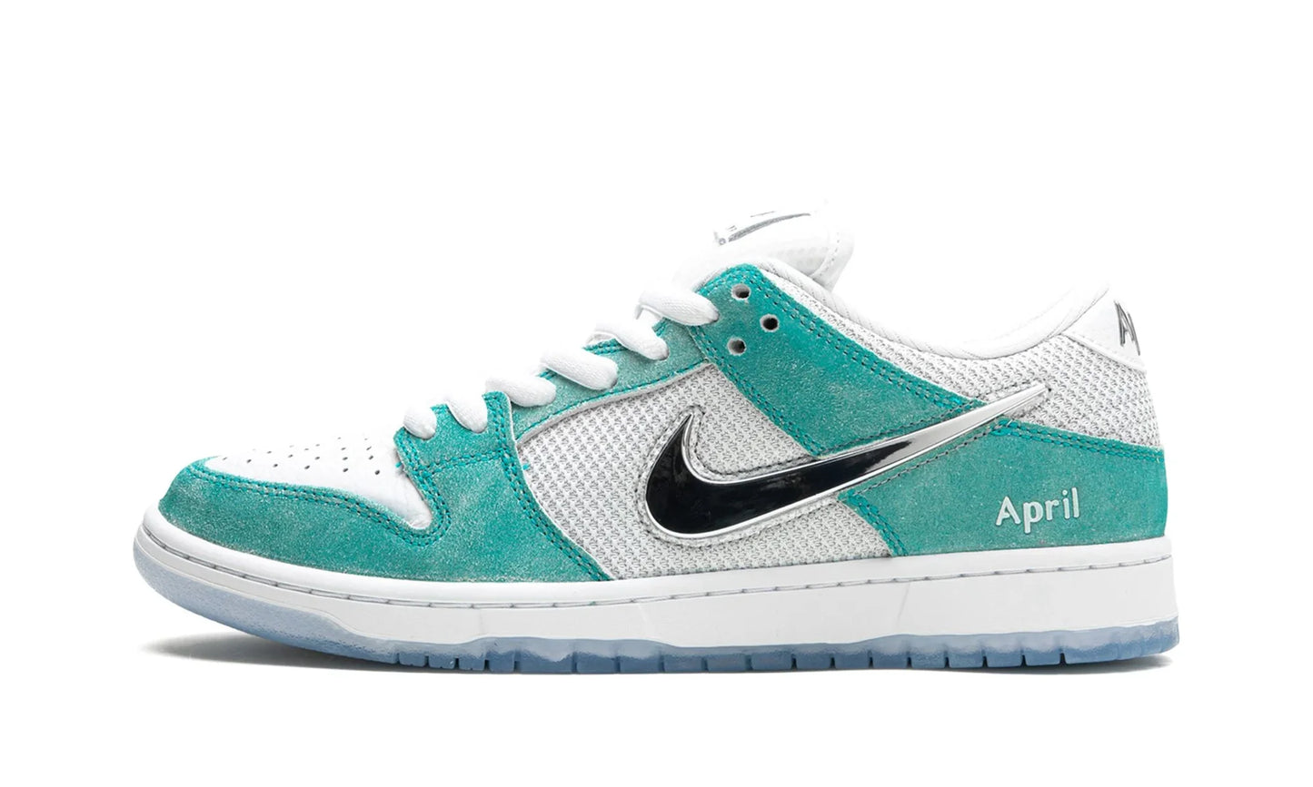 Nike x Jarritos SB Dunk Low 